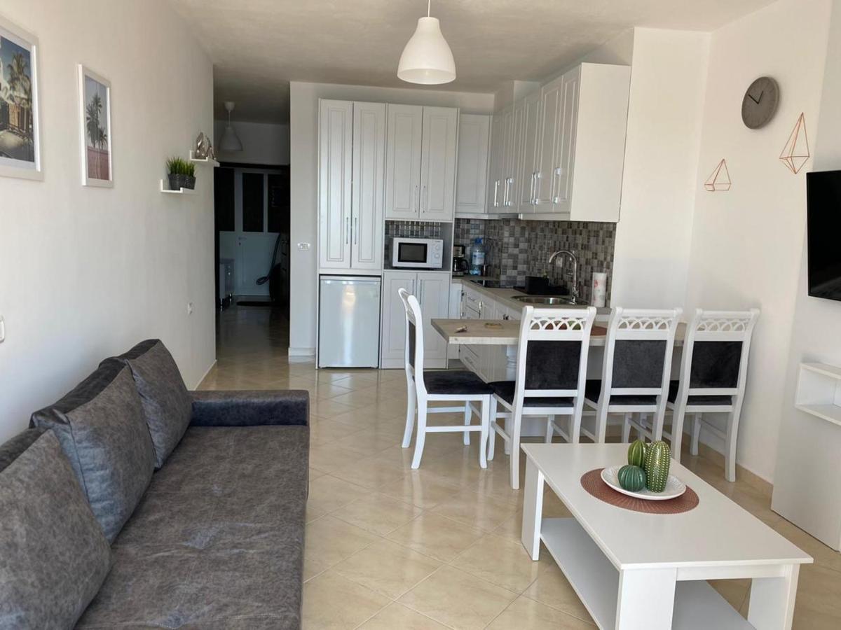 Sun&Sea Apartment Saranda Bagian luar foto
